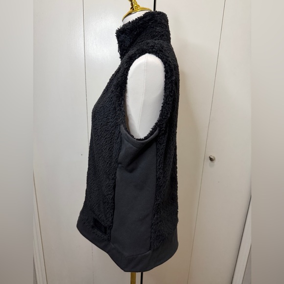 The North Face Women's Black Fleece Vest - Picture 5 of 13